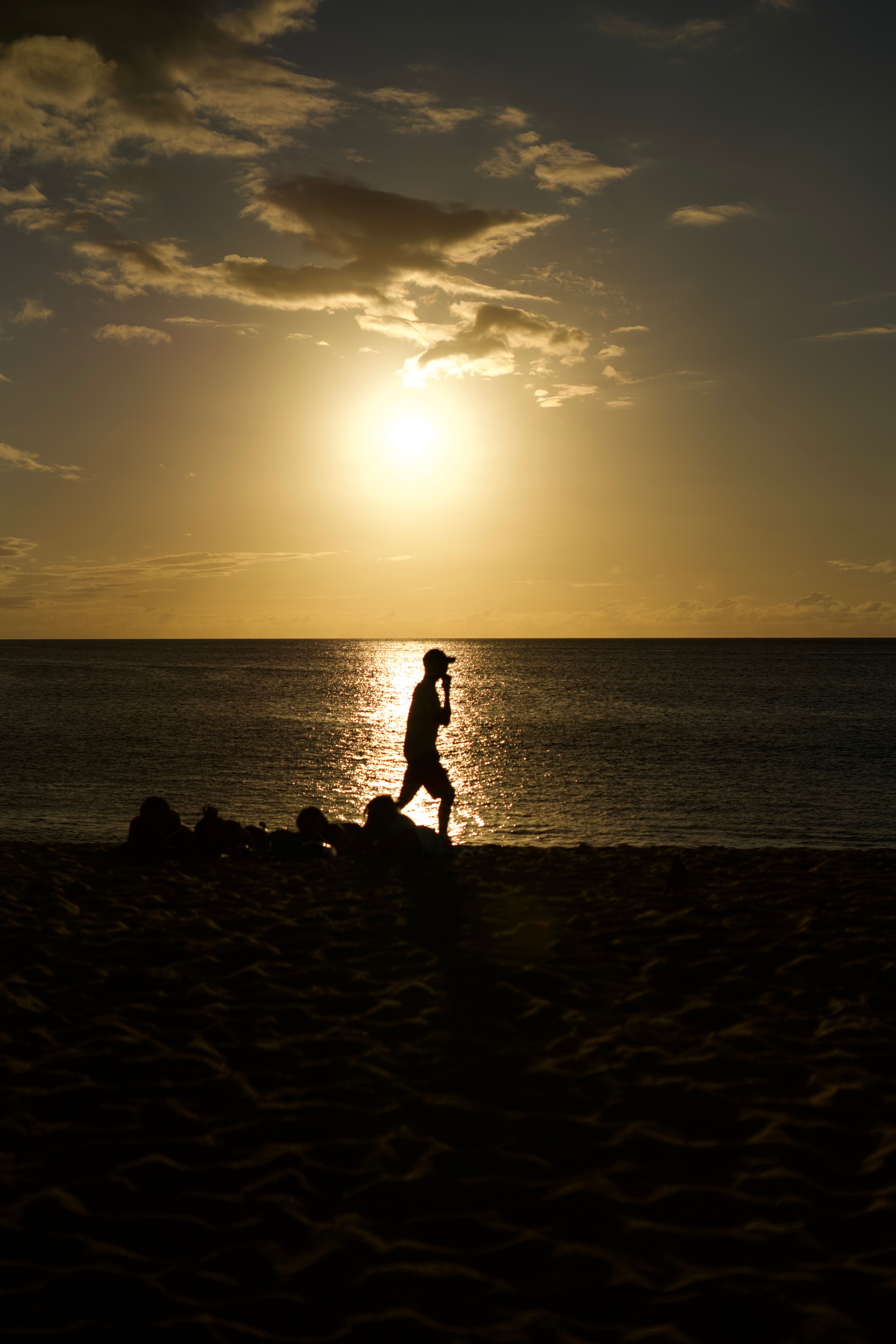 Sunset Beach Photos Without Blown Highlights or Harsh Shadows — metering that handles mixed light