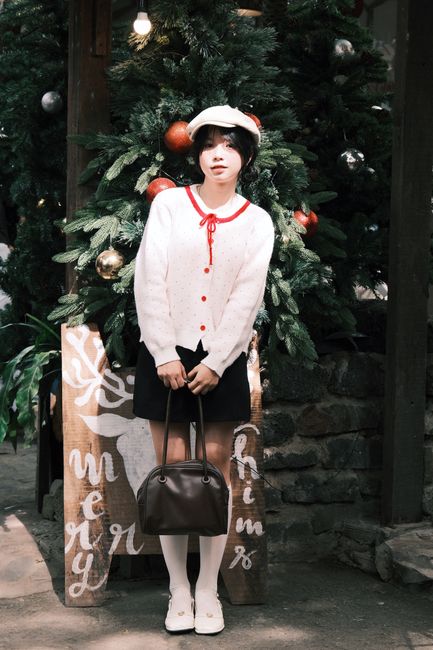 cream cardigan with red trim and a matching beret, dressed up for the lights 🎀
#outfitoftheday #cream #cardigan #hat