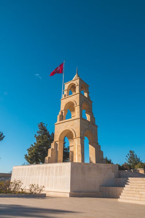 Free Commemorative Martyrs' Monument in Çanakkale, Türkiye against a clear blue sky. Stock Photo