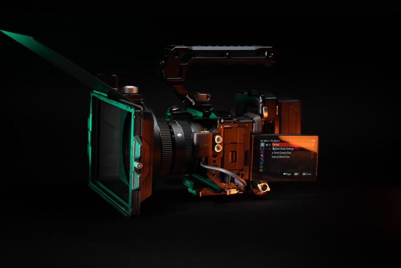 Professional Camera Rig with LCD Display in Studio · Free Stock Photo