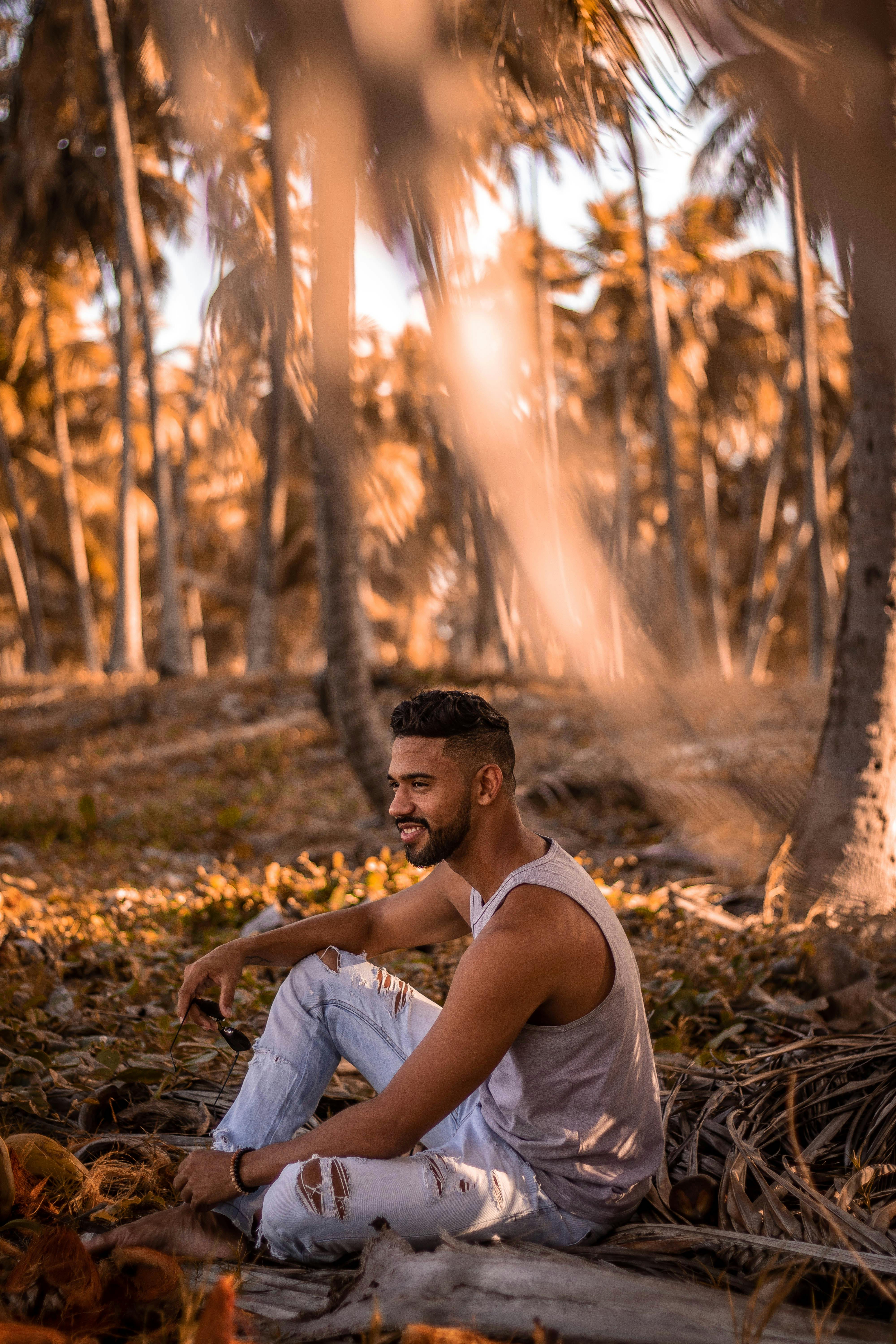 Stylish indian model man in casual clothes, black shirt and sunglasses  posed outdoor at street of India and sitting on bench Stock Photo - Alamy