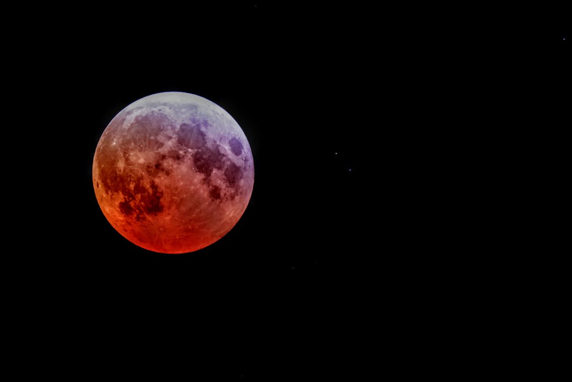 To make the most of the Strawberry Moon, consider organizing an outdoor gathering with friends or family