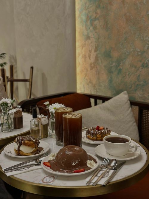 Free Warm café setting in İstanbul with various chocolate desserts on a marble table. Stock Photo