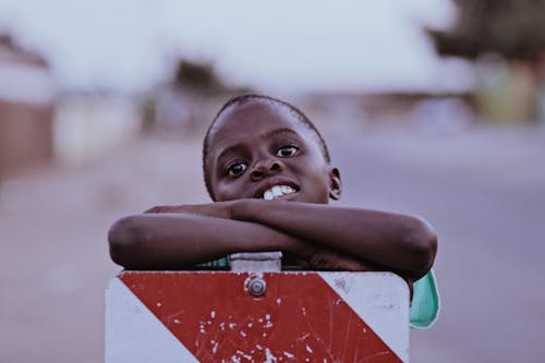 Ücretsiz Gülen çocuk Stok Fotoğraflar