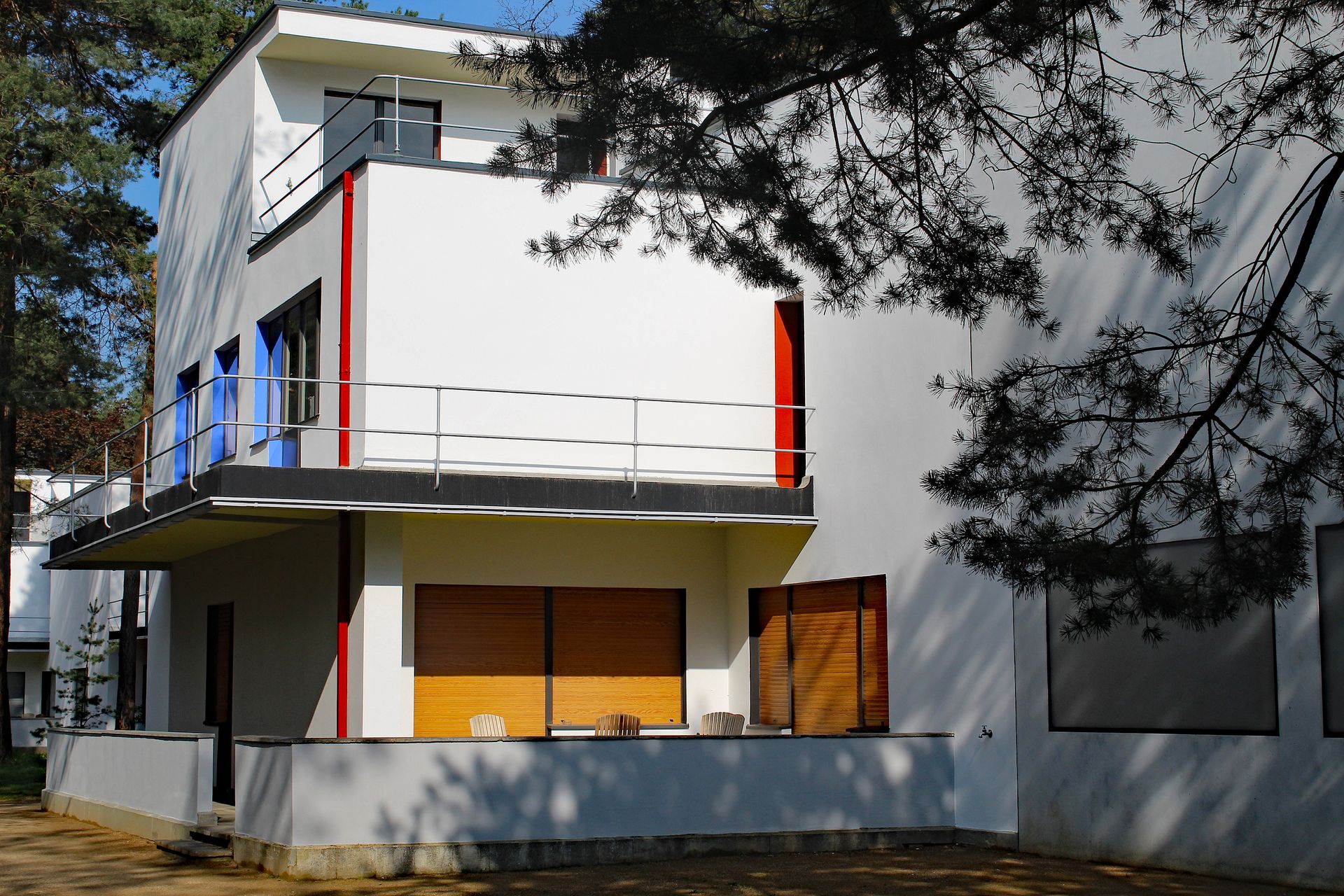 Stunning view of Bauhaus architecture in Dessau, showcasing its modernist design and historical significance.