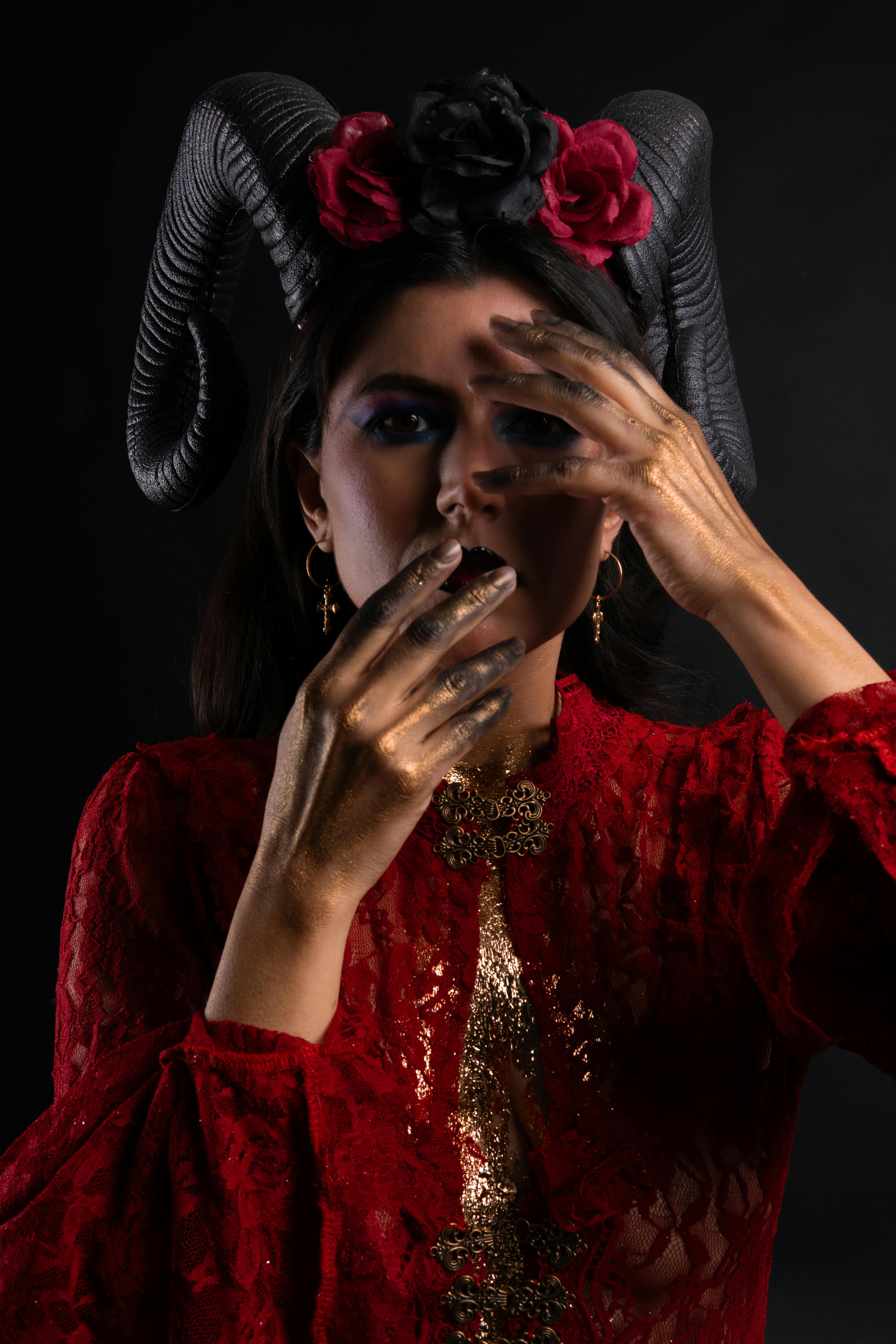 Gratuit Photos gratuites de accents dorés, arrière-plan noir, art conceptuel Photos