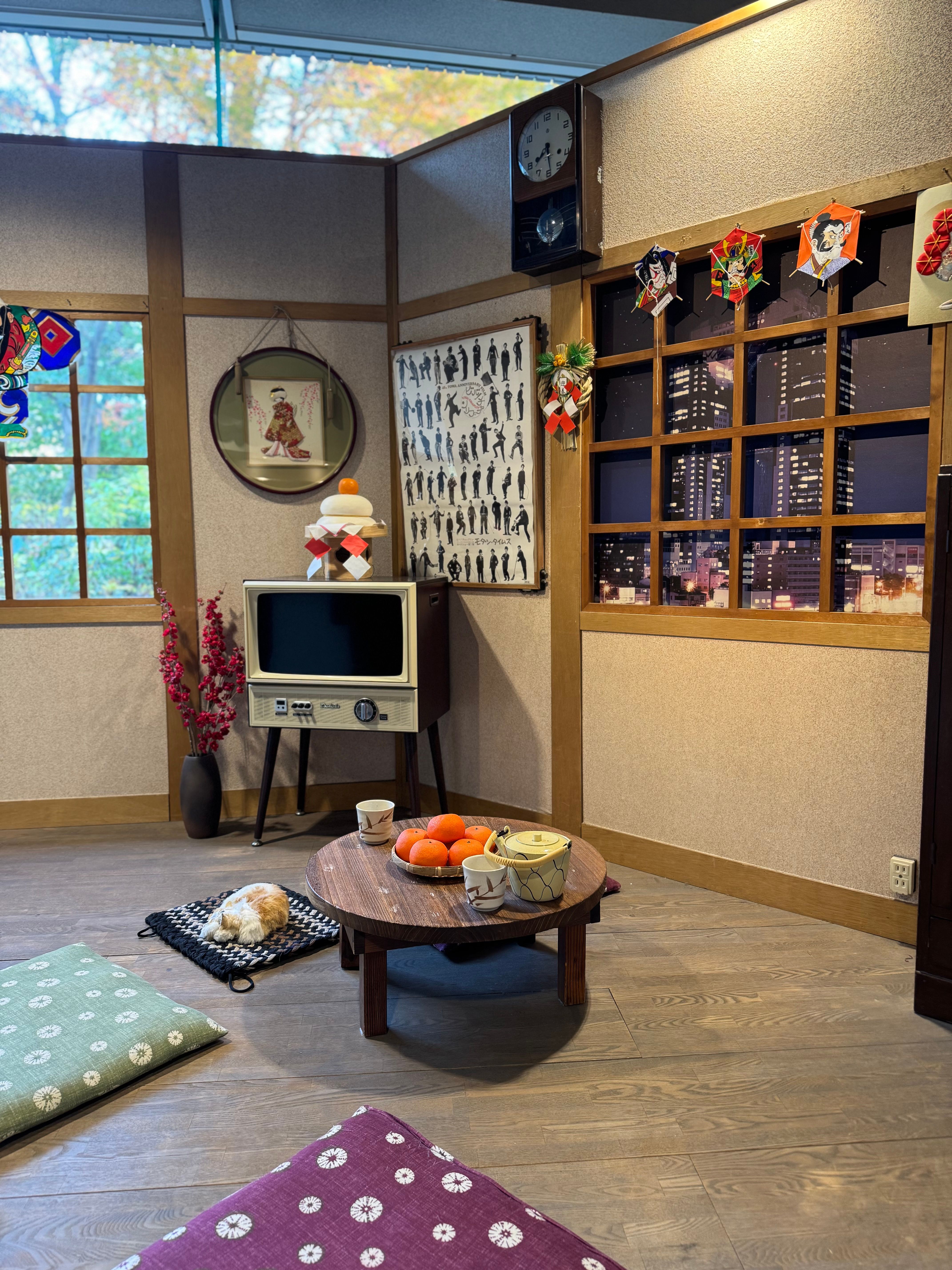 Vintage Japanese Room with Retro Television and Decor · Free Stock Photo