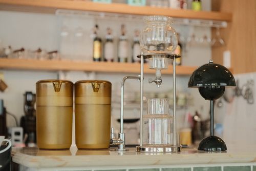 Free Stylish coffee shop interior showcasing modern brewing equipment and decor for a cozy ambiance. Stock Photo