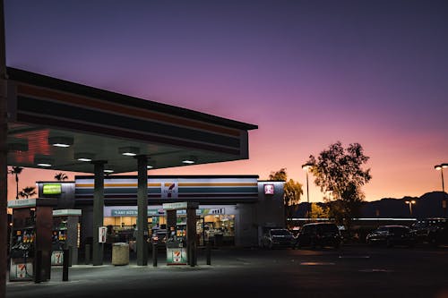 Foto Del Negozio 7 Eleven Durante Il Tramonto