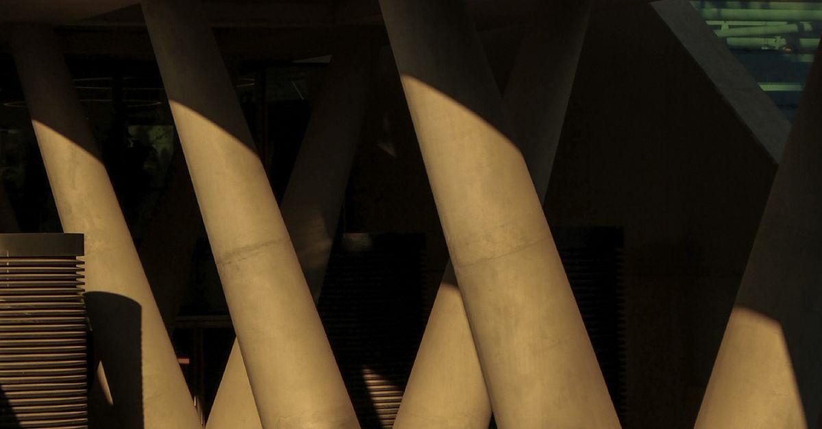 Abstract Modern Architecture with Geometric Columns · Free Stock Photo