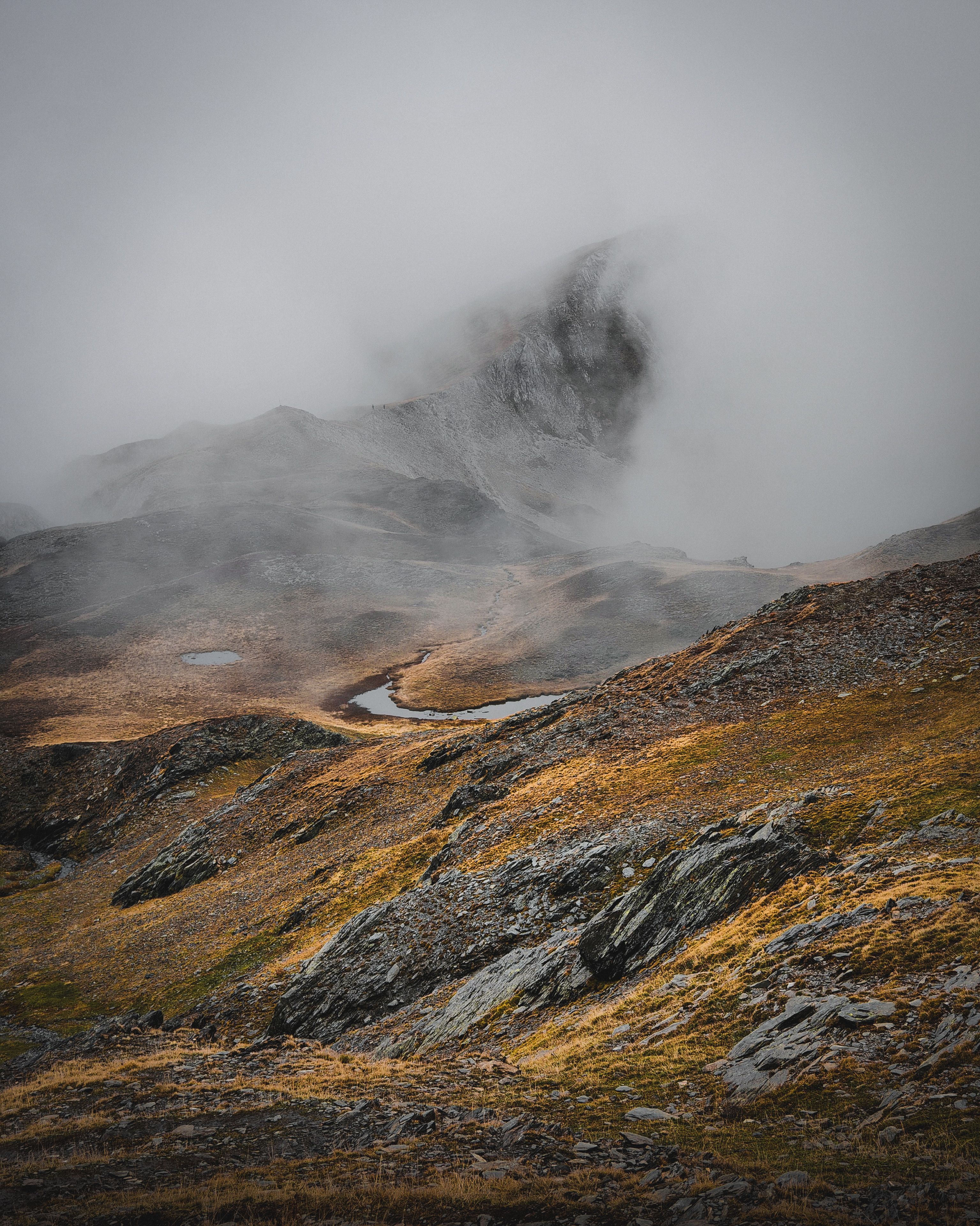 Foggy Mountain Landscape with Atmospheric View · Free Stock Photo