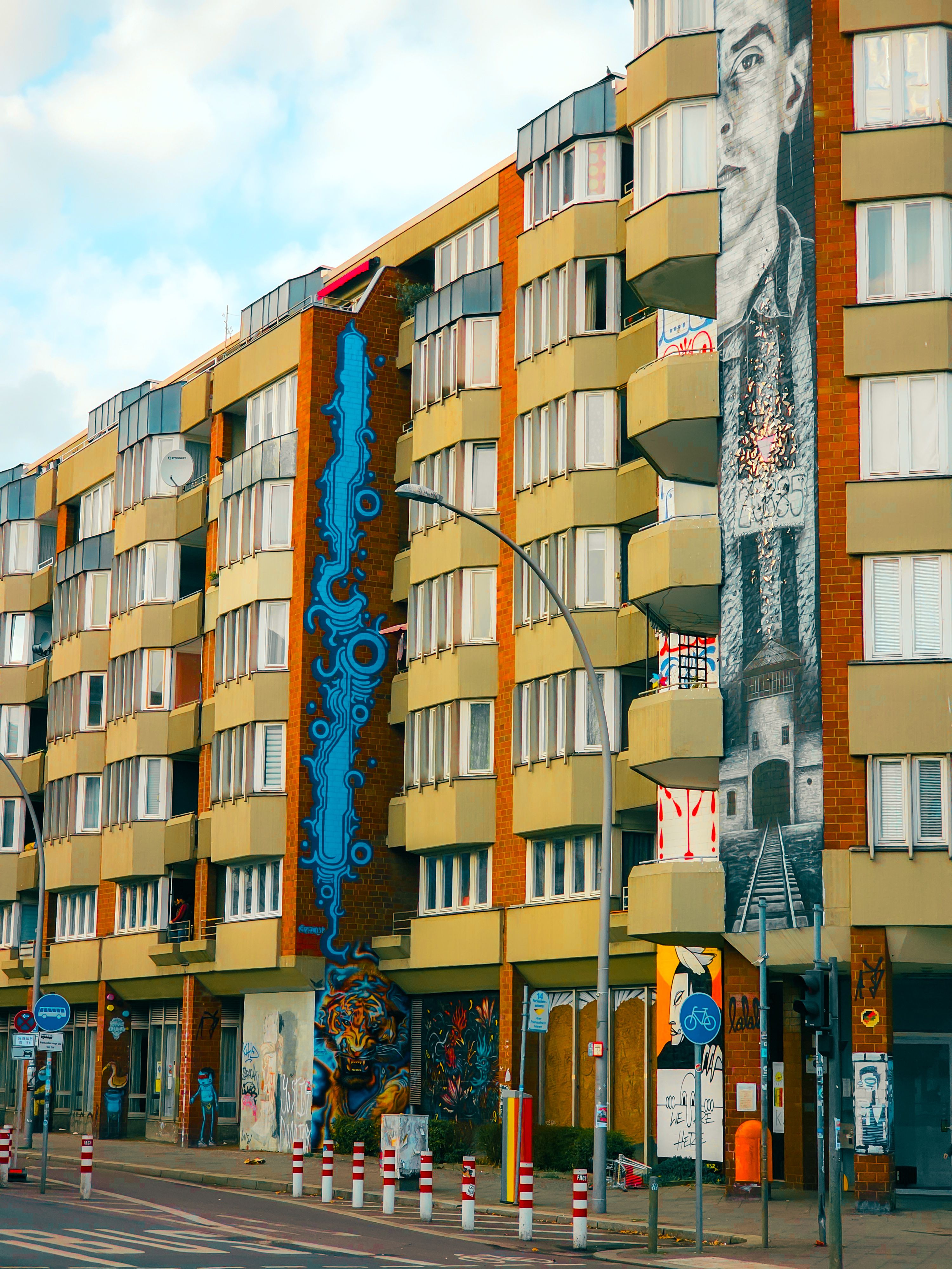 Vibrant Street Art on Berlin Building Facade · Free Stock Photo
