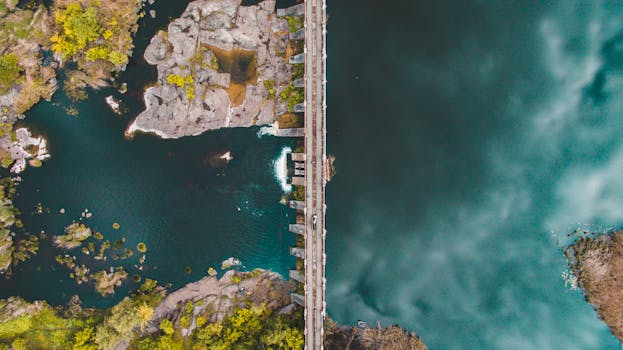 乌克兰科尔森-谢夫琴基一座水上桥梁的惊人鸟瞰图