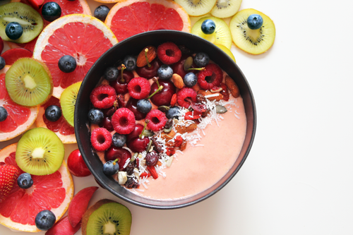 Free Colorful smoothie bowl with berries and tropical fruits, perfect for a healthy breakfast. Stock Photo