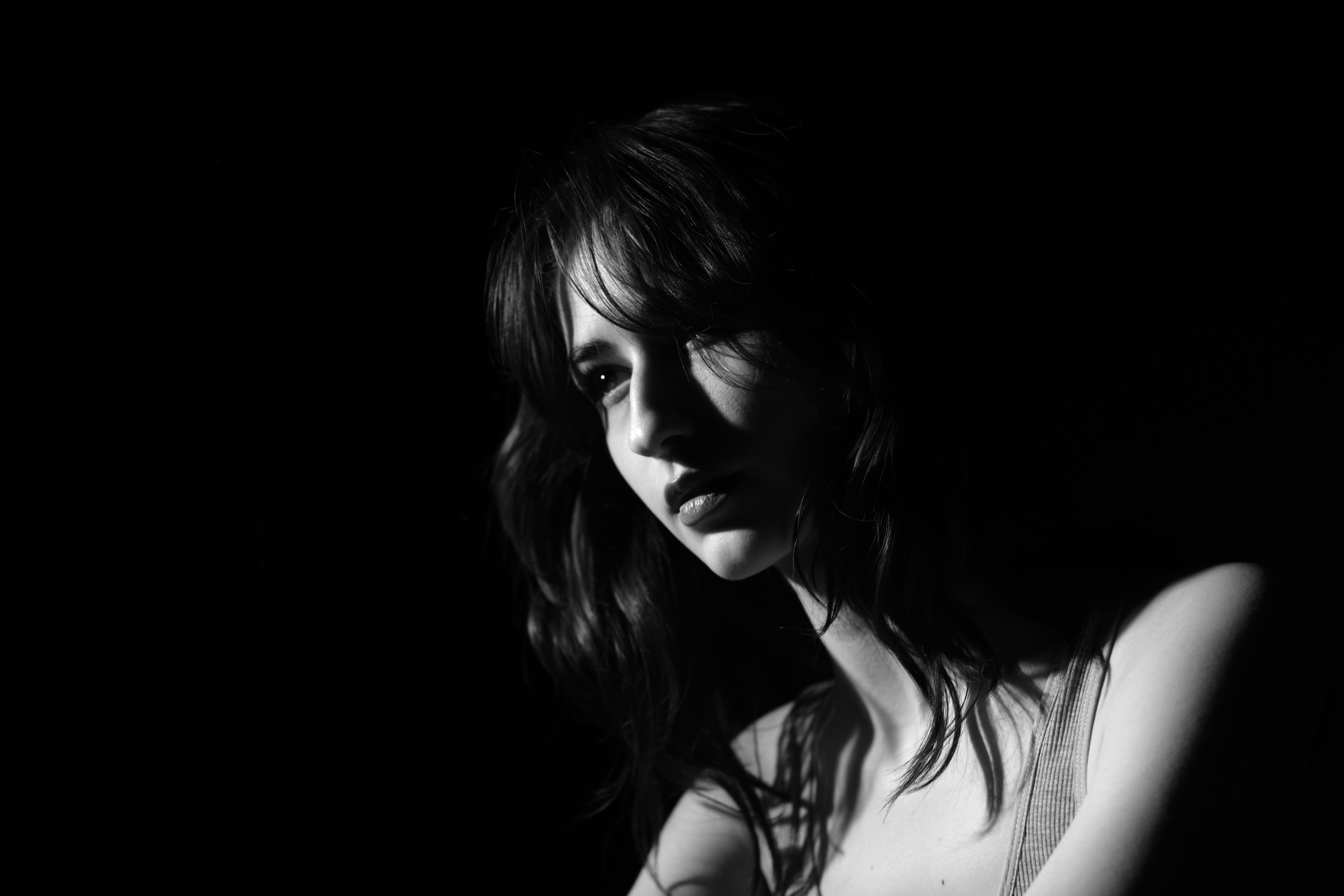 Dramático Retrato De Mujer En Blanco Y Negro · Foto de stock gratuita