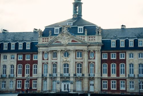 Free Facade of a historic Baroque-style university building with intricate architecture details. Stock Photo