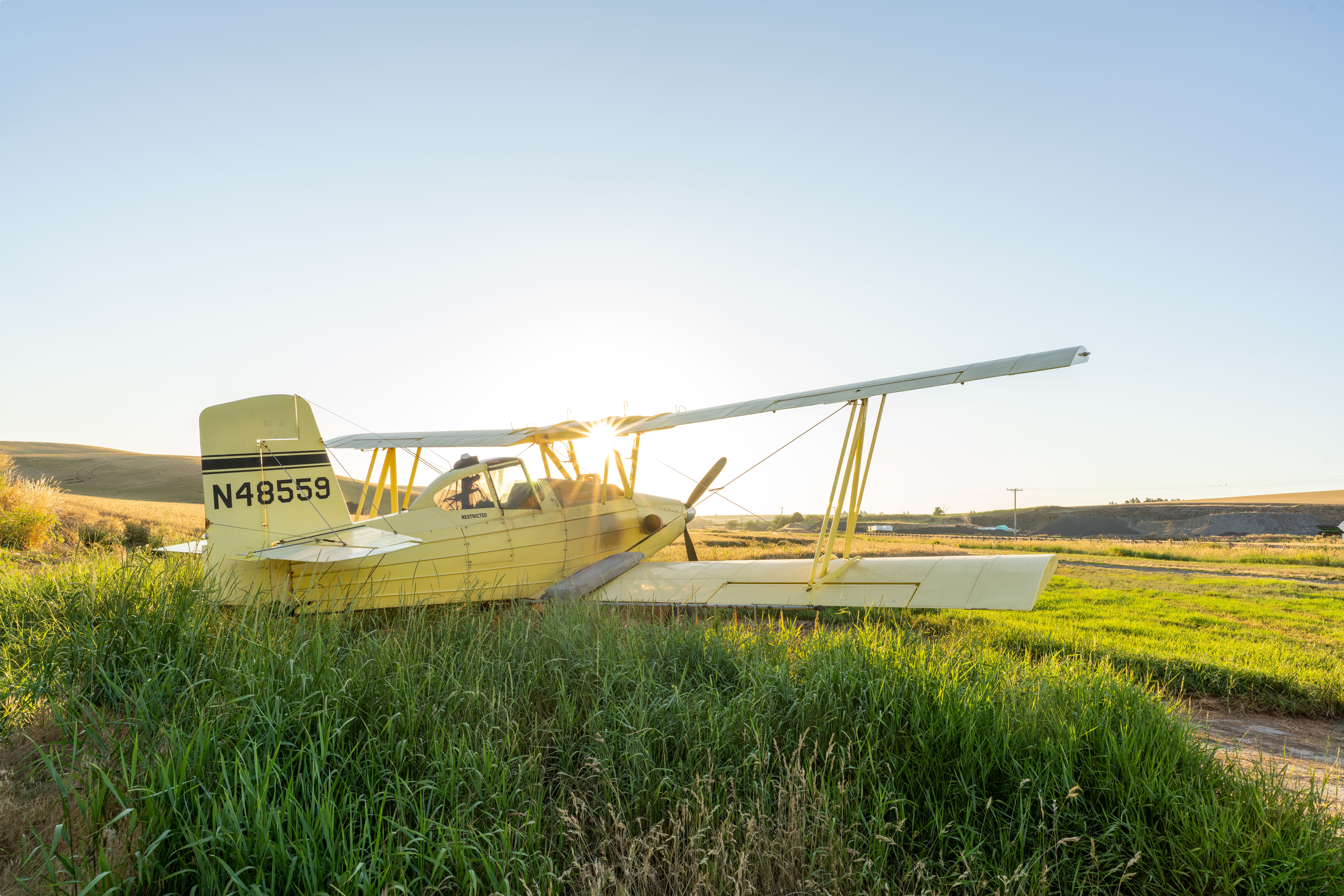 Vintage Propeller Plane in Sunset Field · Free Stock Photo