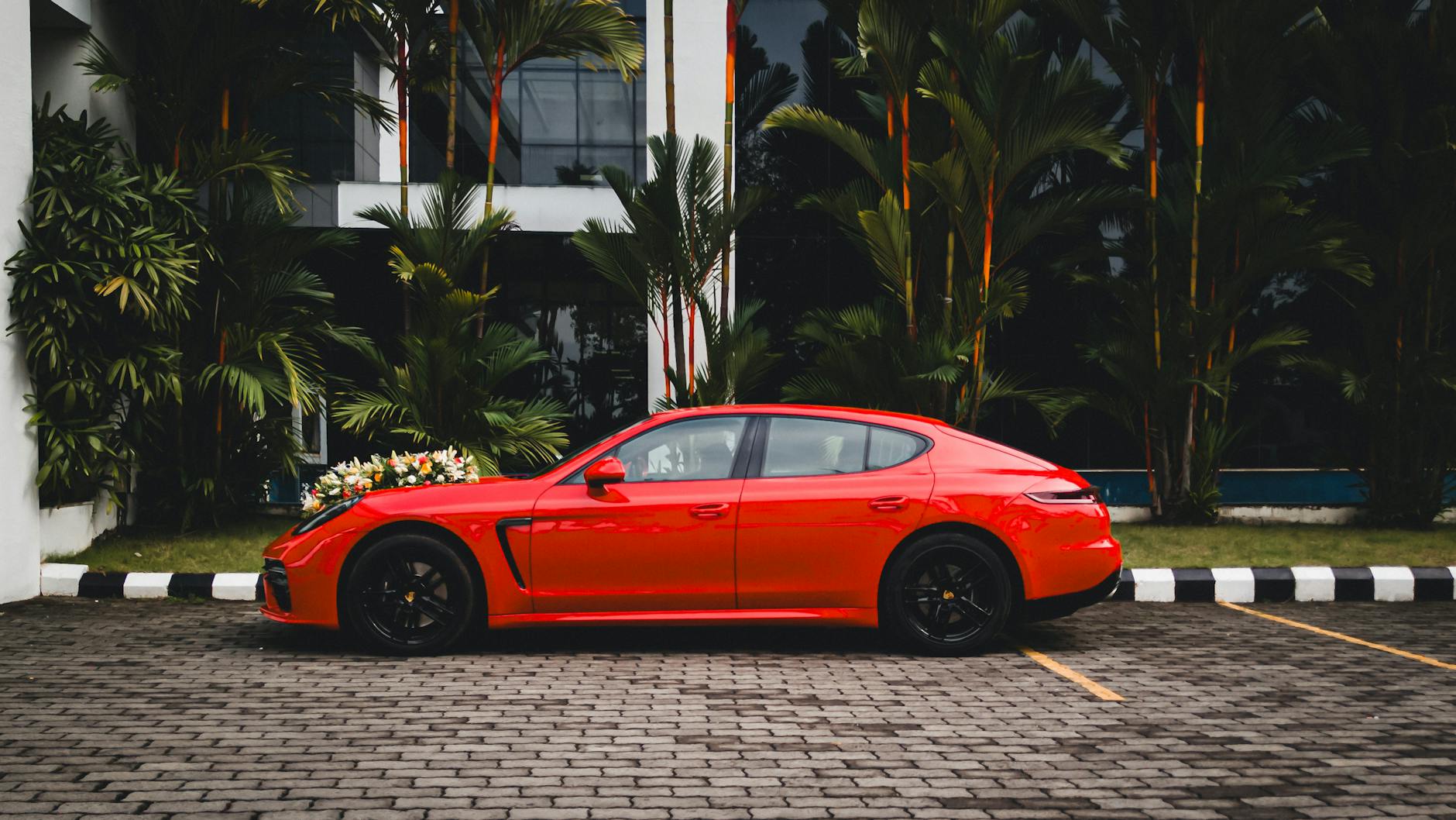 Indulge In Opulence: The Most Luxurious Hotels You Need To Stay At 1 free stock photo of car, kerala, kochi