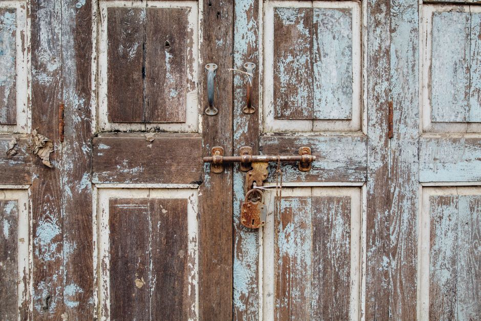 A worn and rusted deadbolt requiring professional attention - lock repairs near me A worn and rusted deadbolt requiring professional attention - lock repairs near me