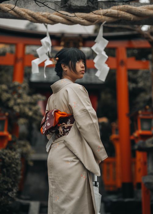 Free Japanese woman in traditional kimono at a shrine in Kyoto, Japan. Stock Photo