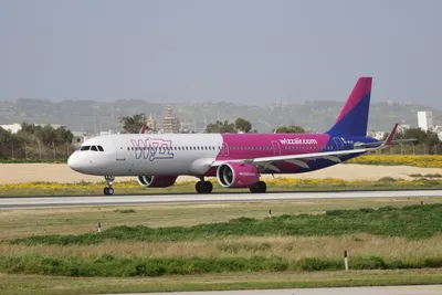 Wizz Air's Middle East Gamble Backfires: Short Sellers Pounce