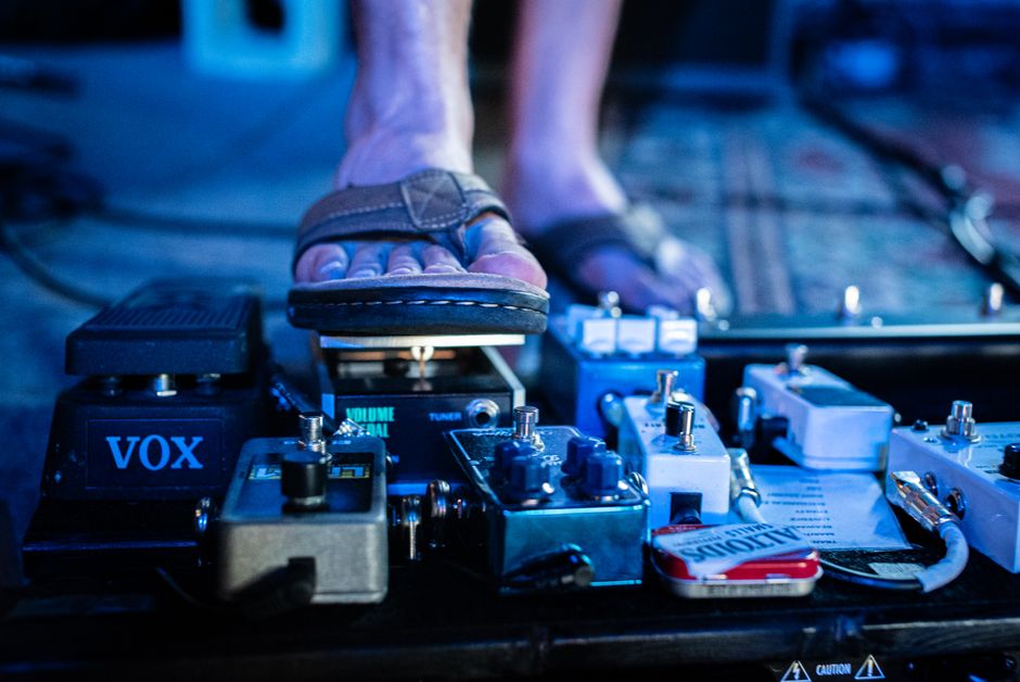 selling used guitar pedals online safely