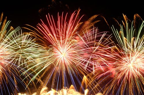 Free Colorful fireworks burst against a dark sky, capturing celebration and festivity. Stock Photo