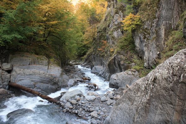 Visit Jeti-Oguz Gorge