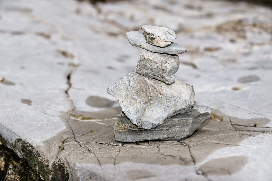 Image of a balanced stone sculpture, representing portfolio balance - wealth accumulation strategies Image of a balanced stone sculpture, representing portfolio balance - wealth accumulation strategies