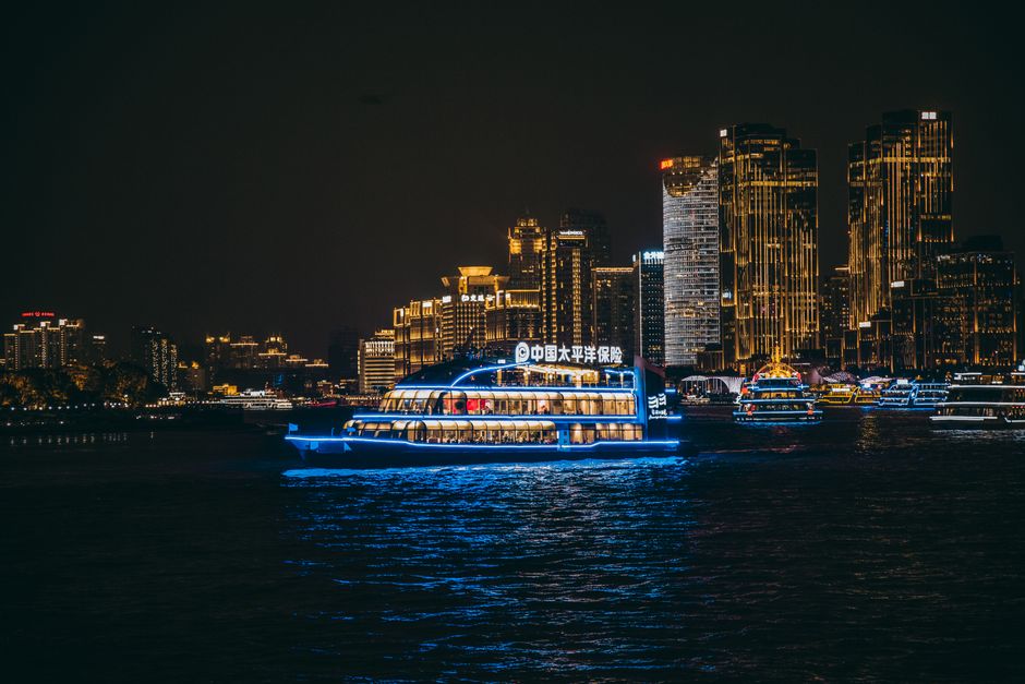 Sanghaj Bund és Pudong éjszakai fényei gyalog – Huangpu River cruise Shanghai night