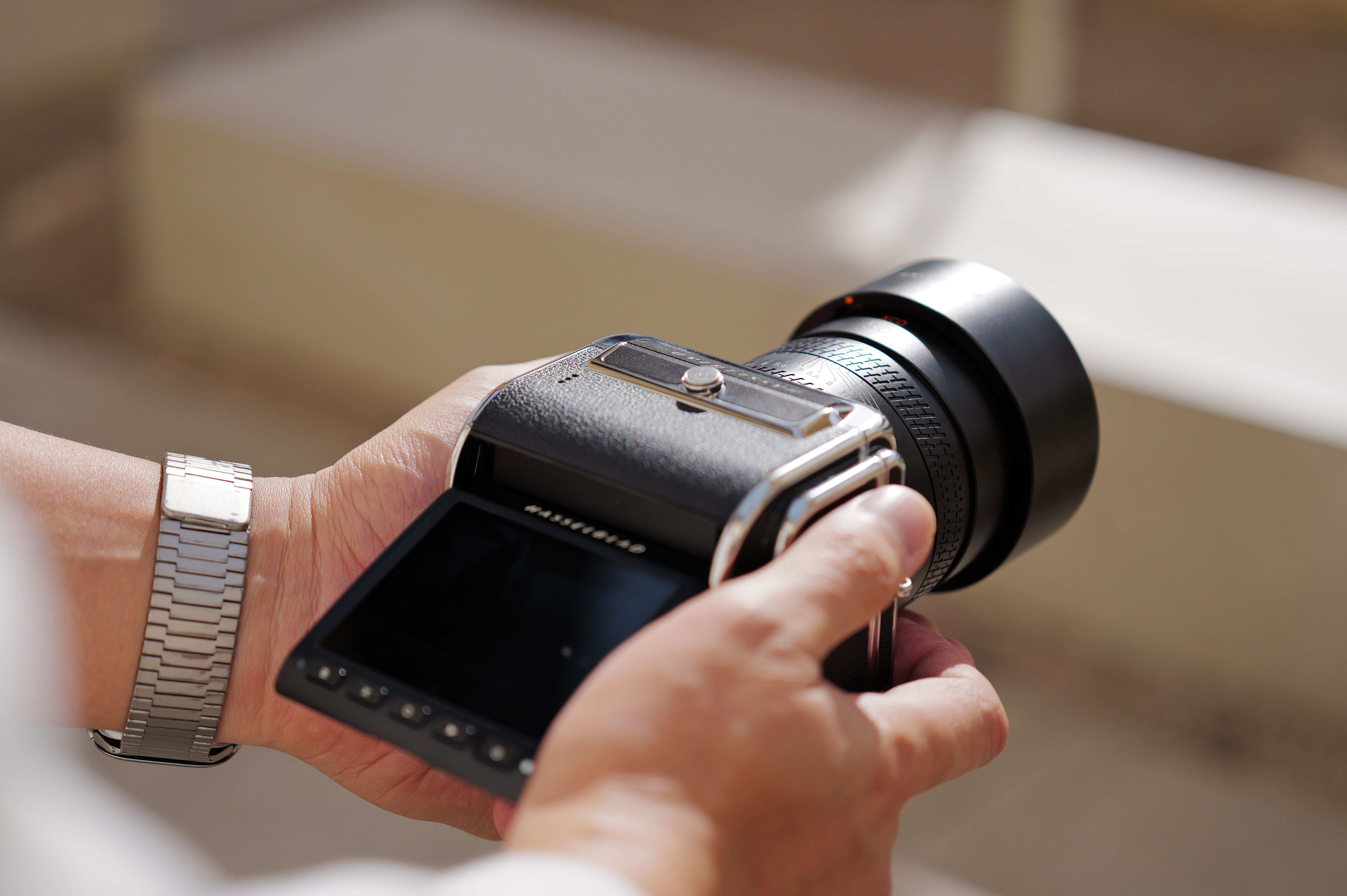 Which Smartphone Camera Aperture Specifications Provide the Best Natural Depth Effect - image 2