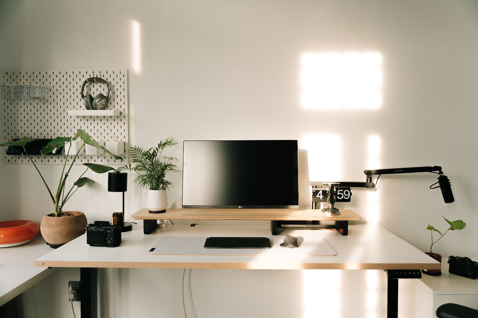 Minimalist Living Goes Mainstream: 2026 Study Reveals Surging Productivity Benefits
