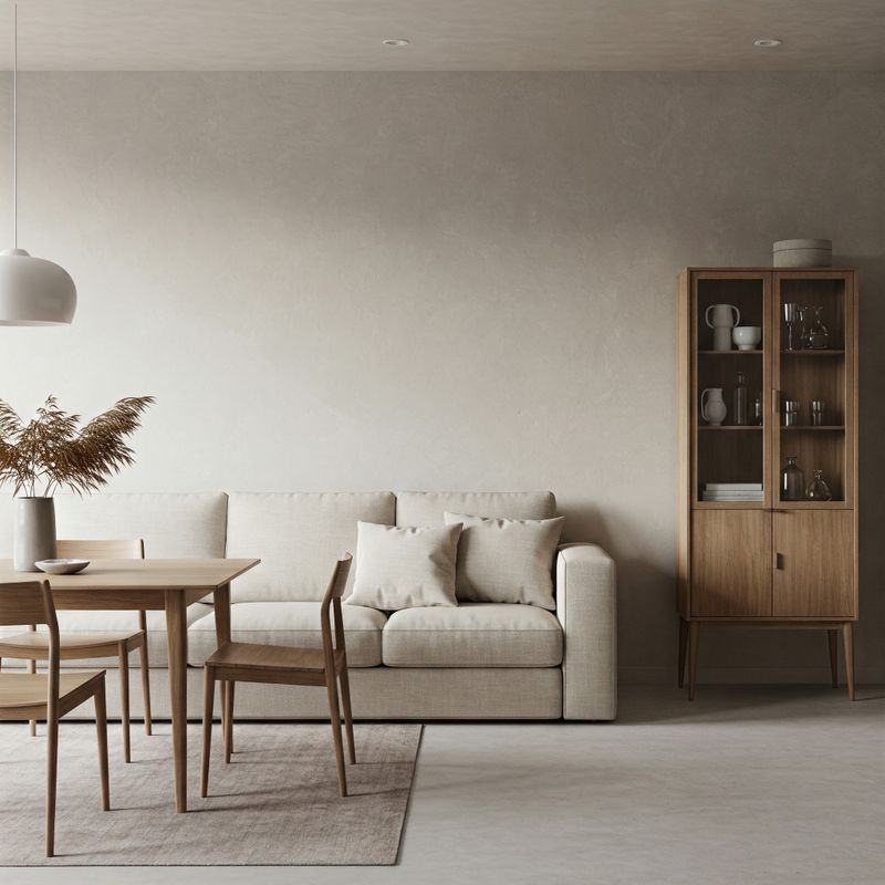 Heller, minimalistischer Wohnraum in neutralen Tönen