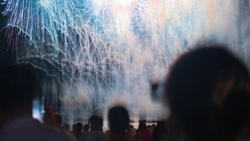 Free Crowd enjoying a stunning fireworks show with vibrant colors. Stock Photo