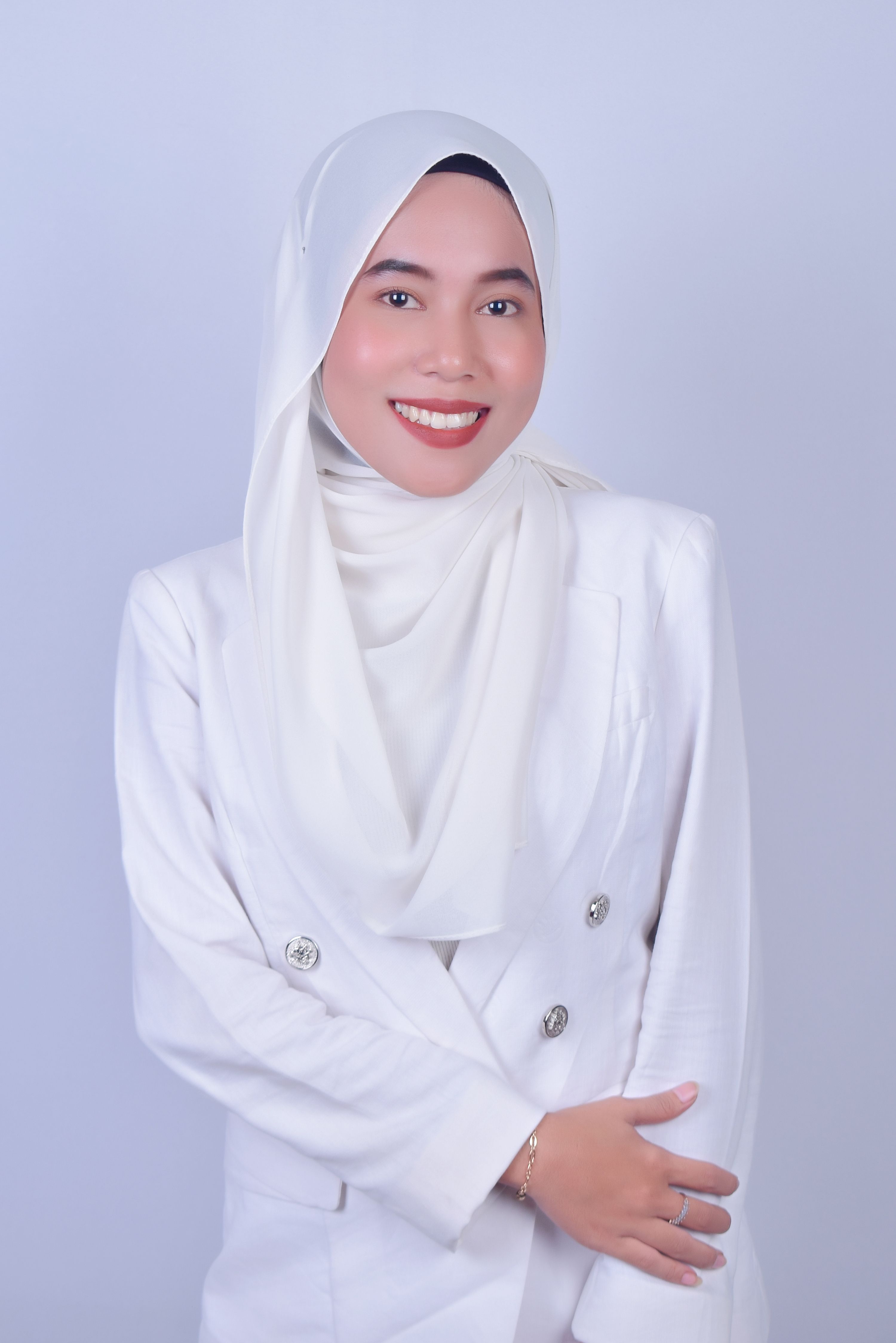 Elegant Portrait of a Woman in White Hijab · Free Stock Photo
