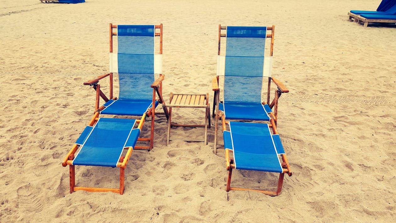 無料 砂の椅子 写真素材
