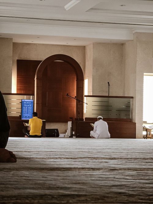 Free A serene interior view of worshippers in a Dubai mosque, highlighting spiritual devotion. Stock Photo