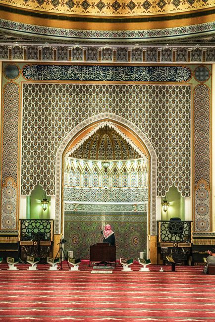Menjelajahi Interior Masjid: Kedamaian dan Ketenangan Menjelajahi Interior Masjid: Kedamaian dan Ketenangan