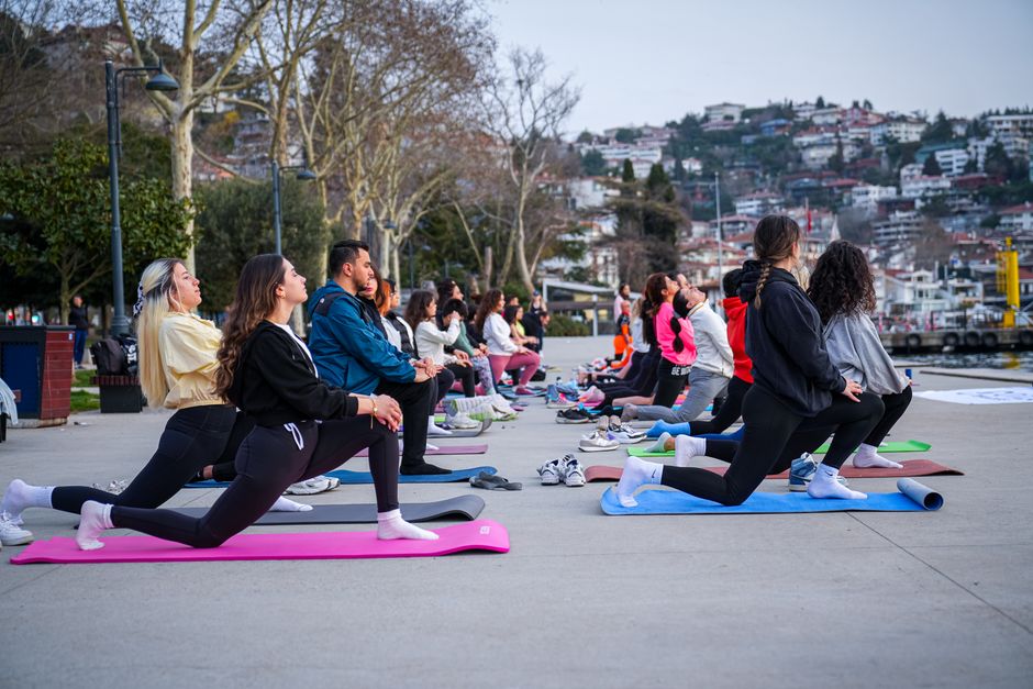 Lululemon free community yoga (global store events)