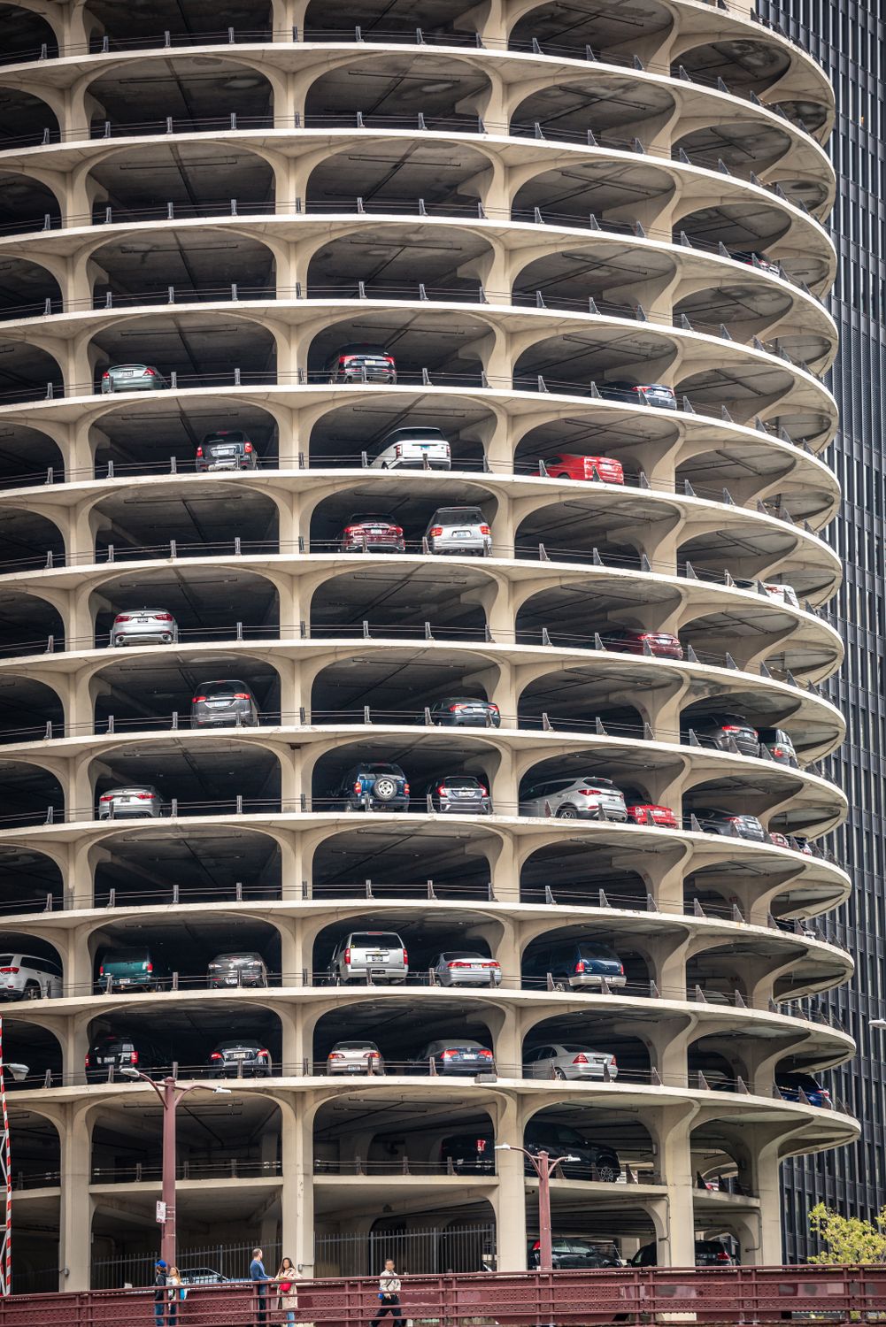 Cars Round Level Circular Multi-Level Parking in Chicago, Illinois · Free Stock Photo