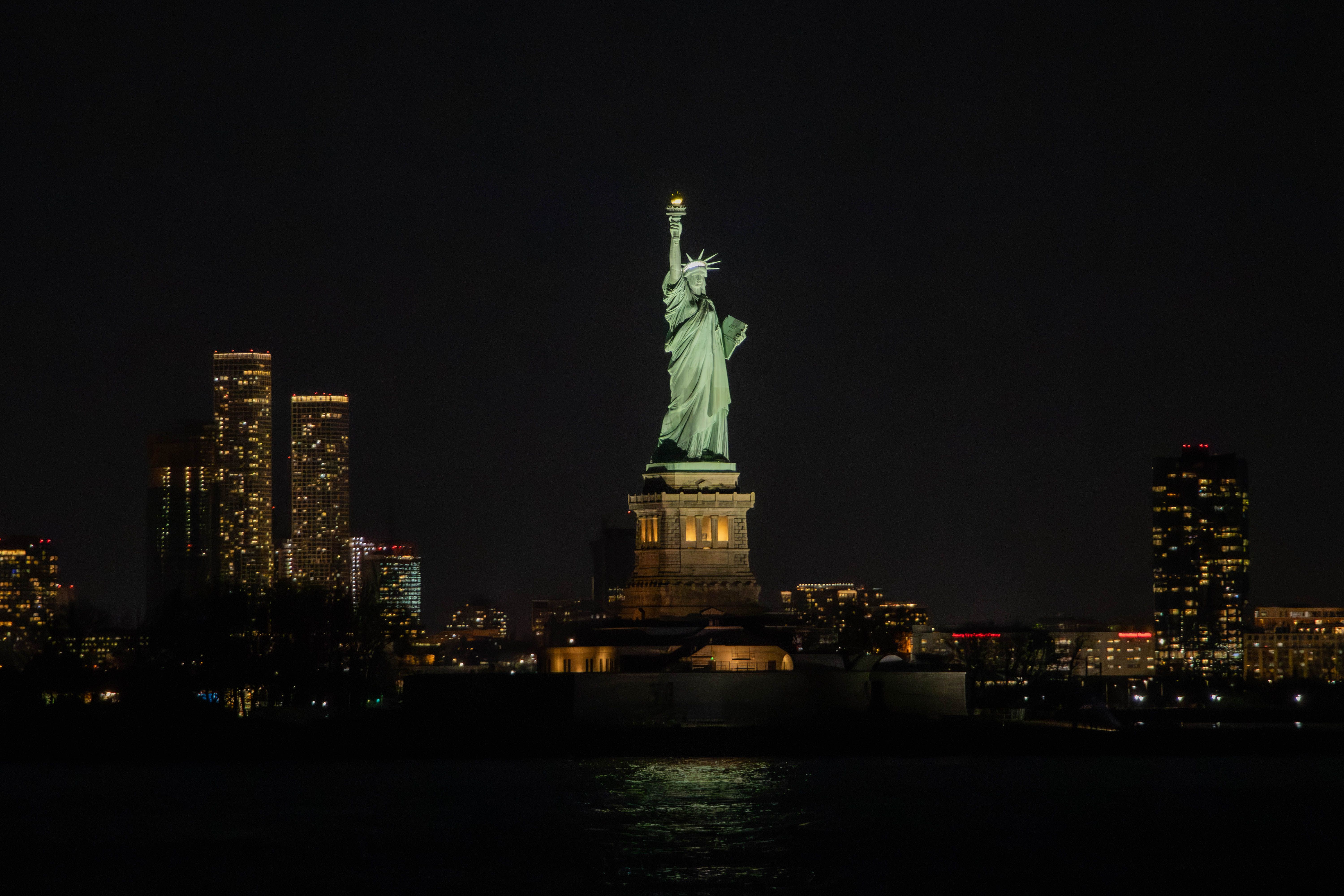 night-view-of-the-statue-of-liberty-and-skyline-free-stock-photo