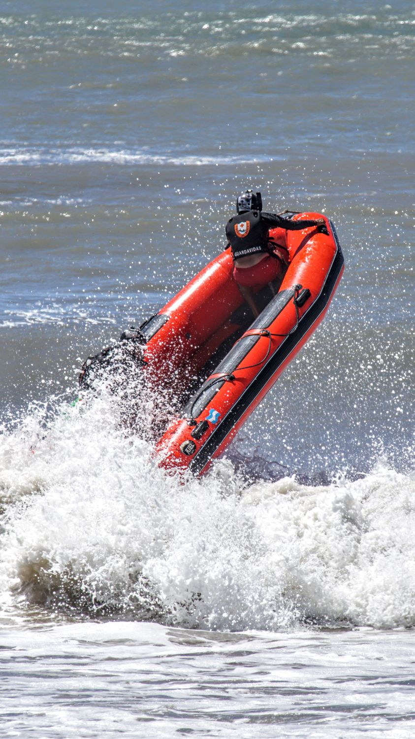 Dynamic Jet Ski Adventure on Ocean Waves · Free Stock Photo