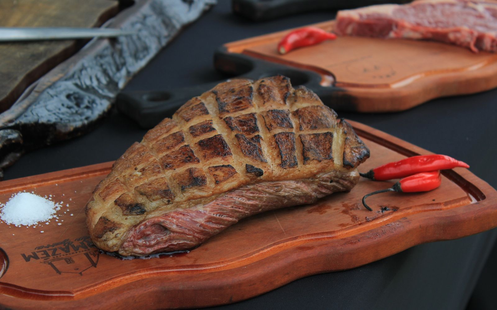 Foto de Picanha na frigideira com arroz, farofa e vinagrete