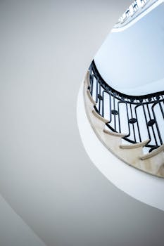 A beautifully designed curved staircase in a New York museum, showcasing architectural elegance.