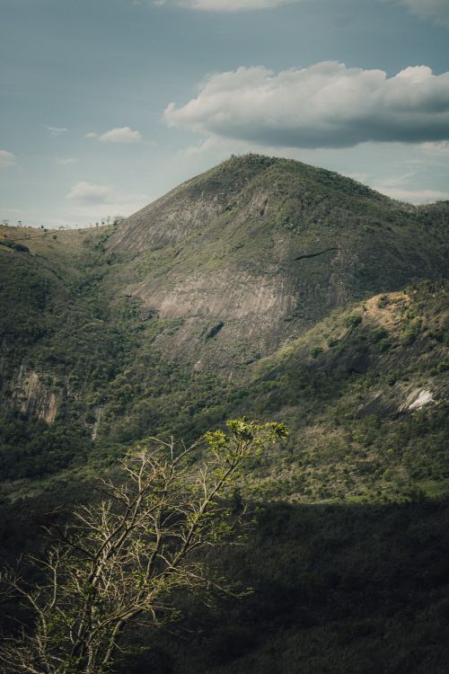 Free Scenic view of the lush green mountains and rolling hills in Pancas, ES, Brazil. Stock Photo