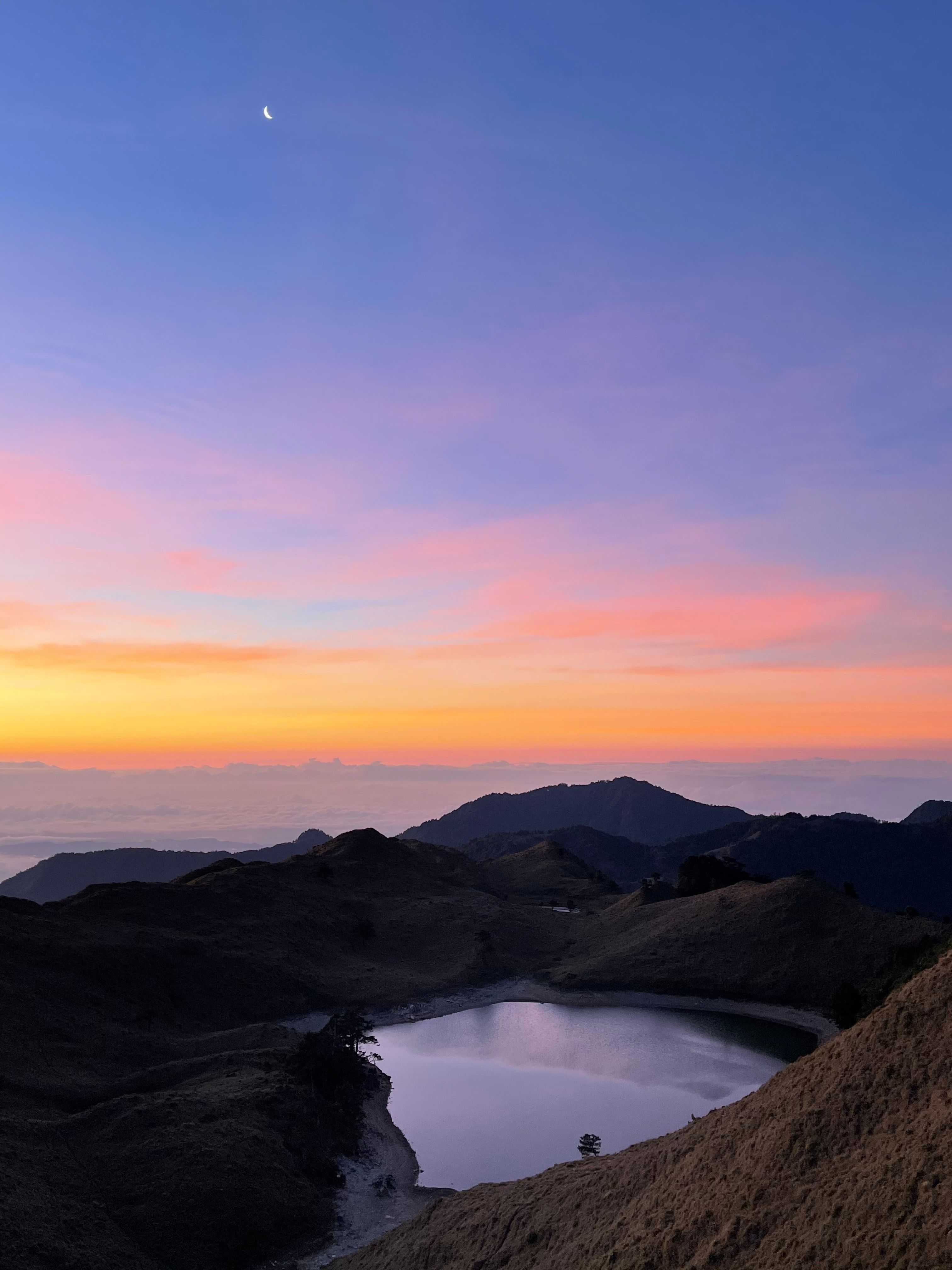 Serene Mountain Lake at Sunset Twilight · Free Stock Photo