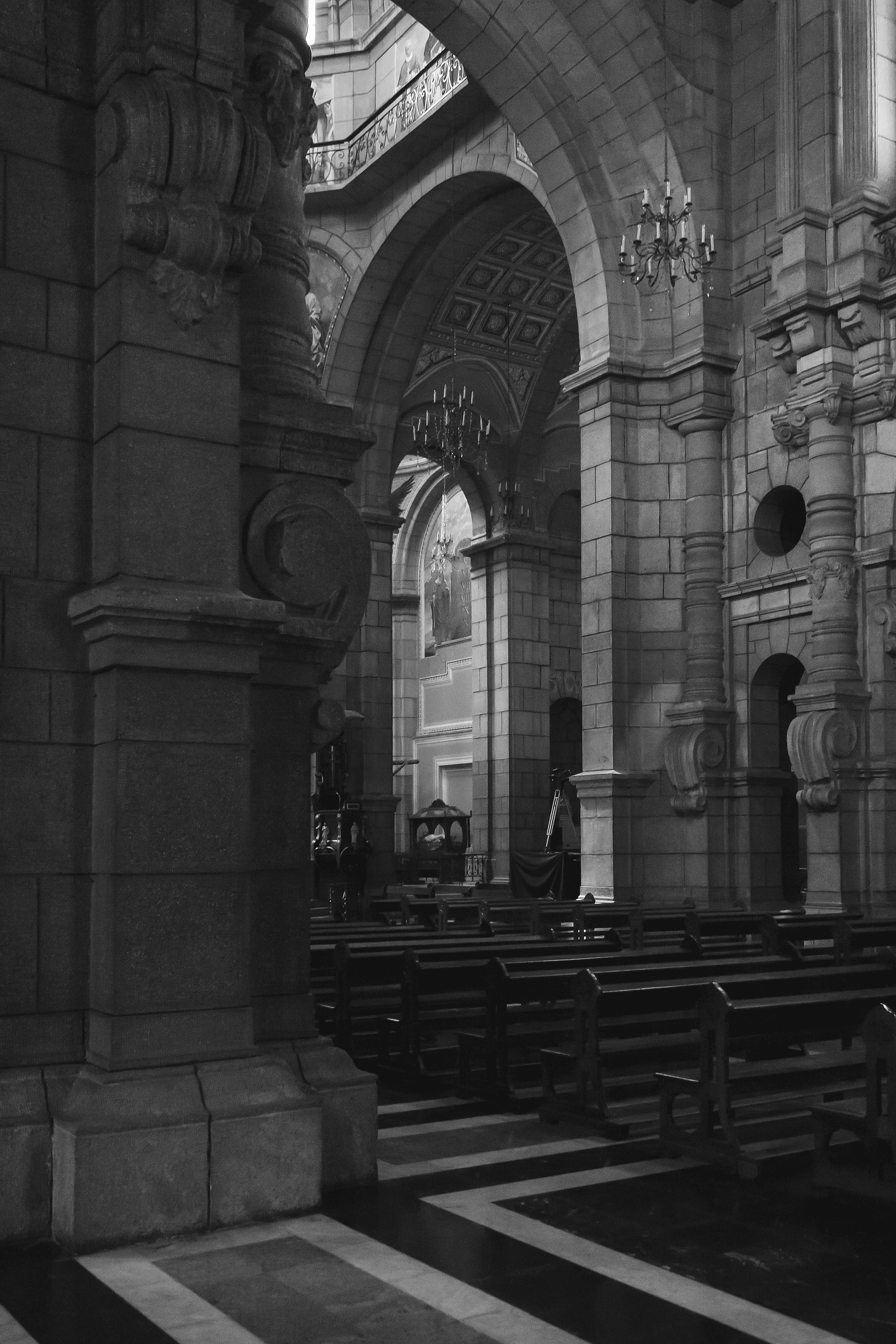 Gothic Cathedral Interior with Arched Ceilings · Free Stock Photo