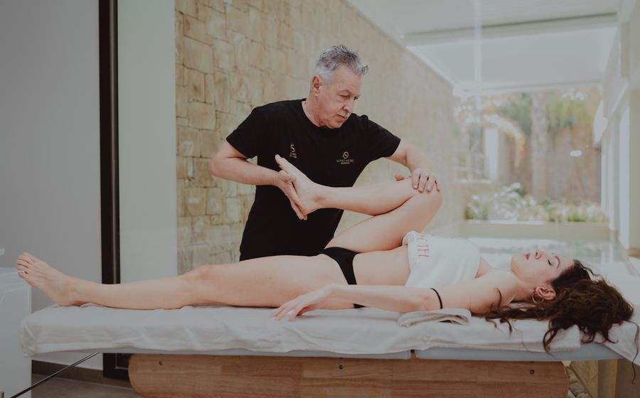 Sports injury care in Mumbra with a therapist assisting a client through a guided rehabilitation exercise