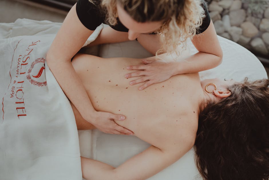 Sessão de massagem relaxante em spa de luxo de hotel para bem-estar e tratamentos exclusivos.