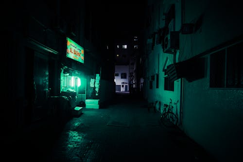 Dark Alleyway Fotoğrafı
